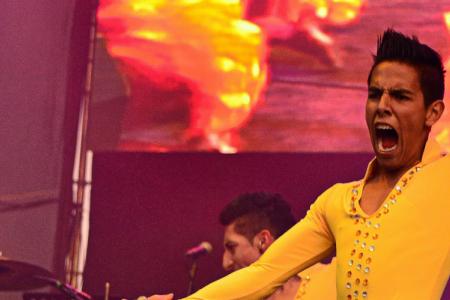 Pareja de bailarines de salsa